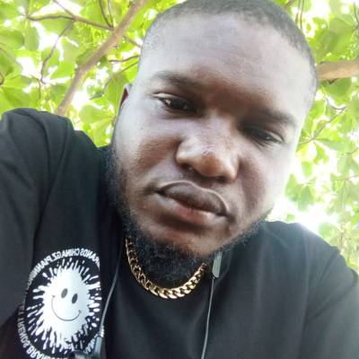 Desmond Simon